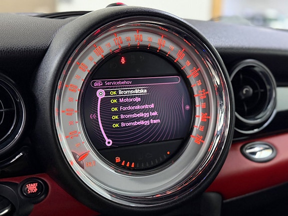 MINI Cooper 17 of 18