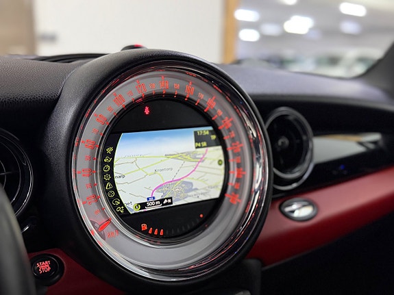 MINI Cooper 14 of 18