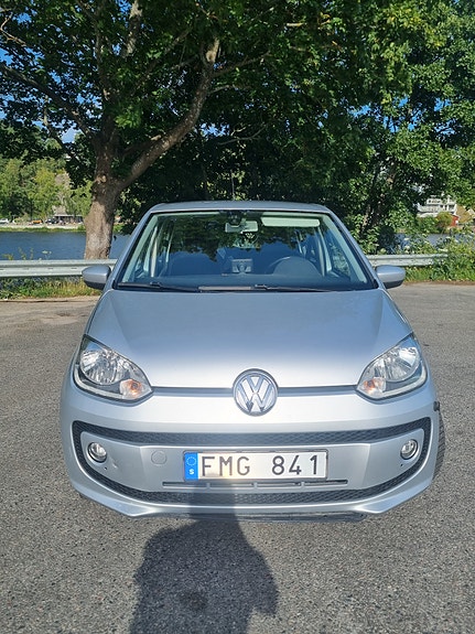 Volkswagen UP! 2 of 7