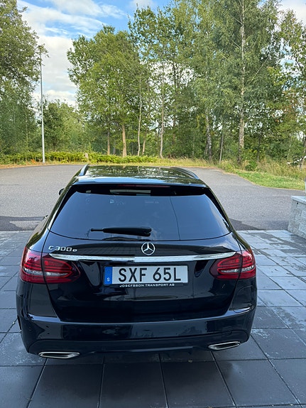 Mercedes-Benz C300 4 of 10