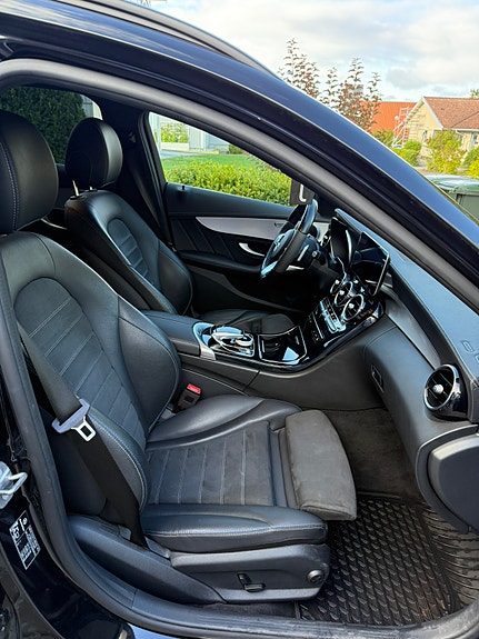 Mercedes-Benz C300 7 of 10