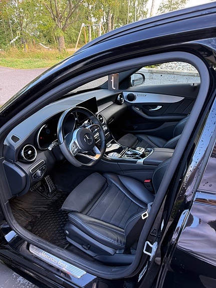 Mercedes-Benz C300 8 of 10