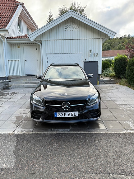 Mercedes-Benz C300 2 of 10