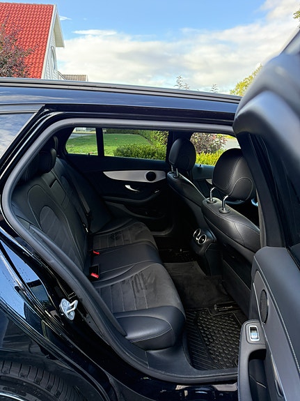 Mercedes-Benz C300 6 of 10