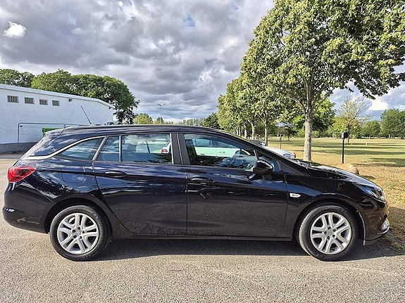 Opel Astra 2 of 21
