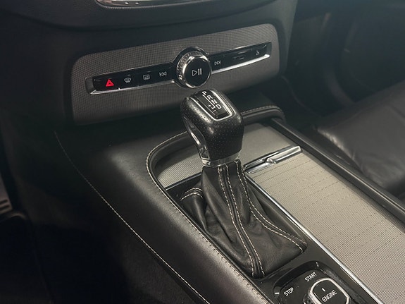 Volvo XC90 10 of 20