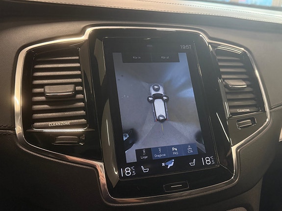 Volvo XC90 16 of 20