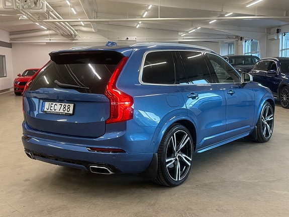 Volvo XC90 3 of 20