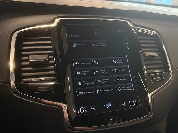 Volvo XC90 14 of 20