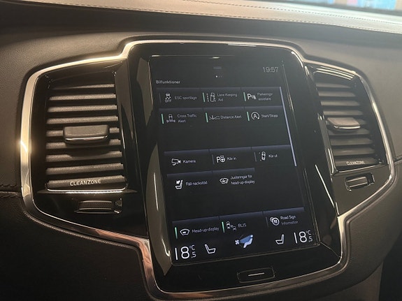 Volvo XC90 13 of 20