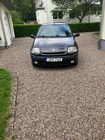 Renault Clio 2 of 2