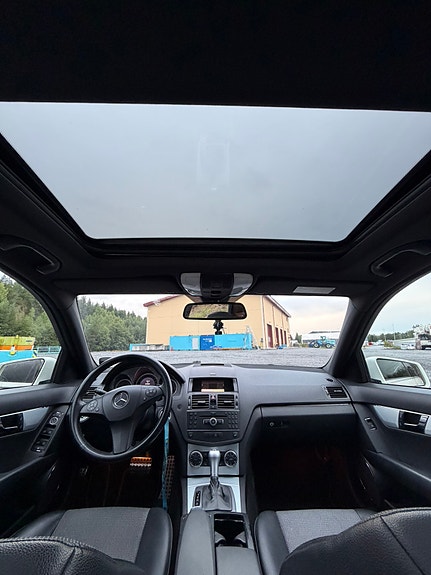 Mercedes-Benz C220 10 of 10