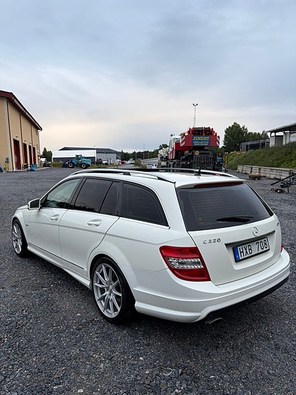 Mercedes-Benz C220 4 of 10