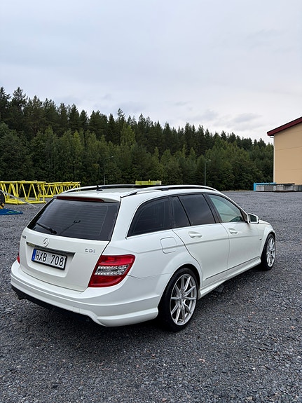 Mercedes-Benz C220 5 of 10