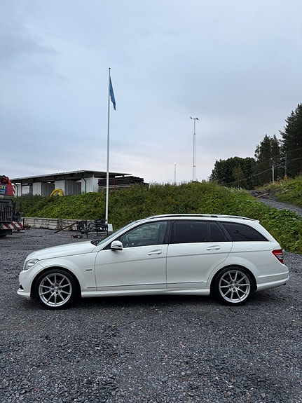 Mercedes-Benz C220 3 of 10