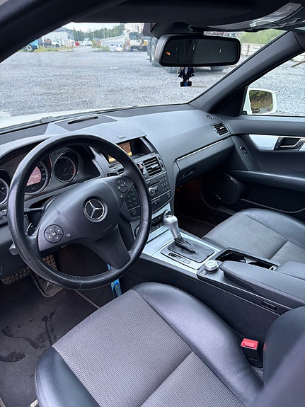 Mercedes-Benz C220 9 of 10