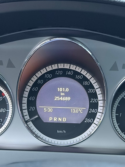 Mercedes-Benz C220 8 of 10