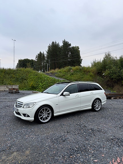 Mercedes-Benz C220 2 of 10