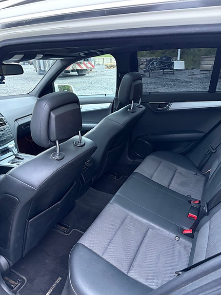 Mercedes-Benz C220 7 of 10