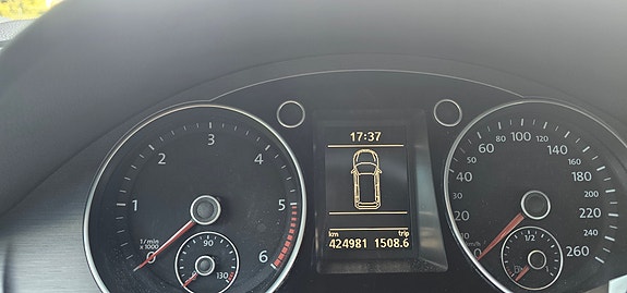 Volkswagen Passat 7 of 10
