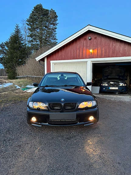BMW 330i 4 of 6
