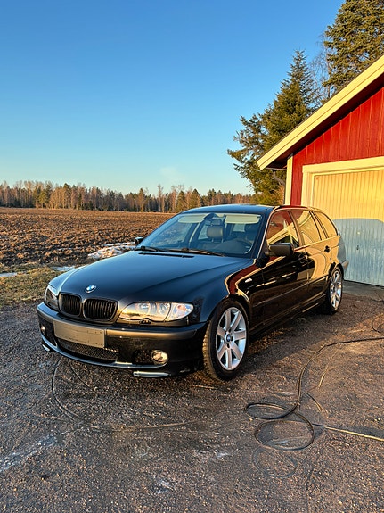 BMW 330i 3 of 6