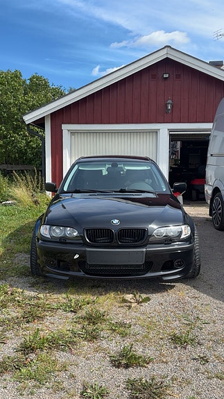 BMW 330i 2 of 6