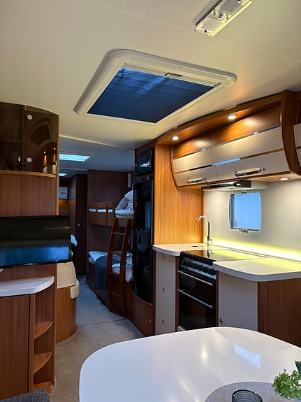 Adria Alpina 743 UT 2 of 8