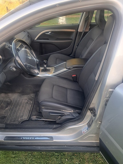 Volvo XC70 3 of 9