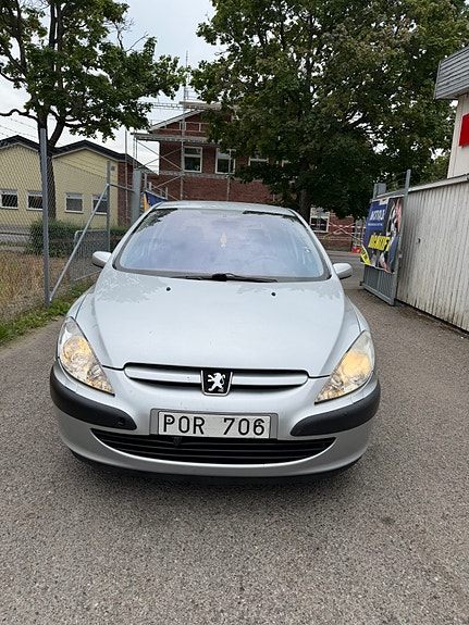 Peugeot 307 2 of 9