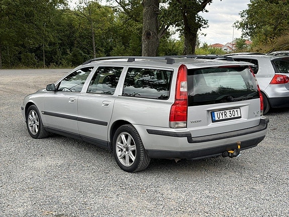 Volvo V70 4 of 21