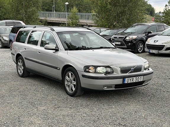 Volvo V70 2 of 21