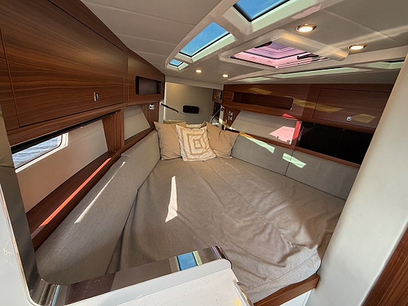 Windy 37 Shamal 2023 8 of 12