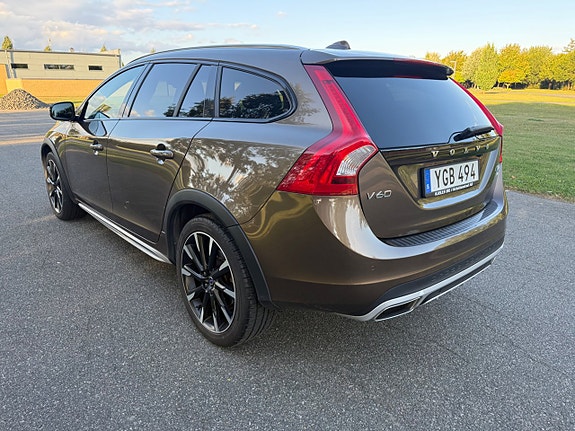 Volvo V60 Cross Country 7 of 17