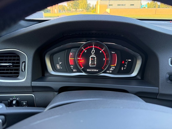 Volvo V60 Cross Country 15 of 17