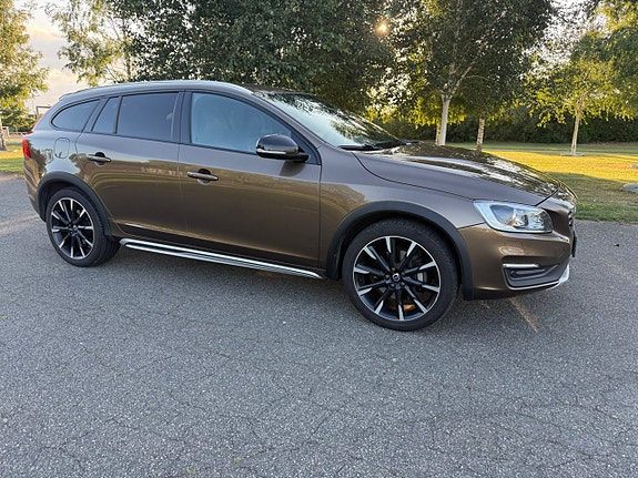 Volvo V60 Cross Country 4 of 17