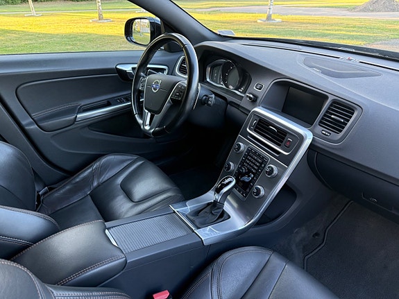 Volvo V60 Cross Country 14 of 17