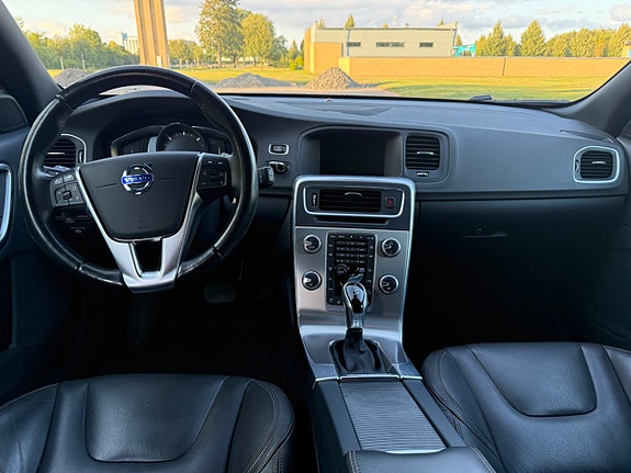 Volvo V60 Cross Country 11 of 17