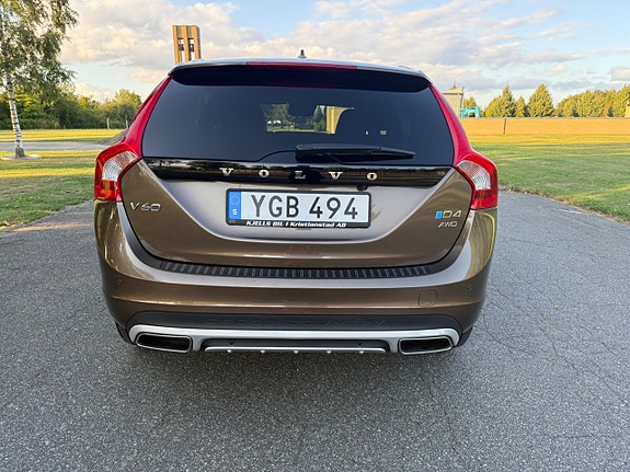Volvo V60 Cross Country 6 of 17
