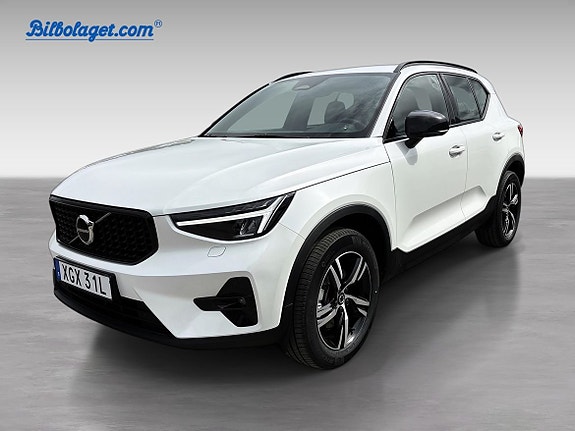 Volvo XC40 2 of 11