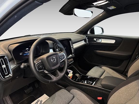 Volvo XC40 10 of 11