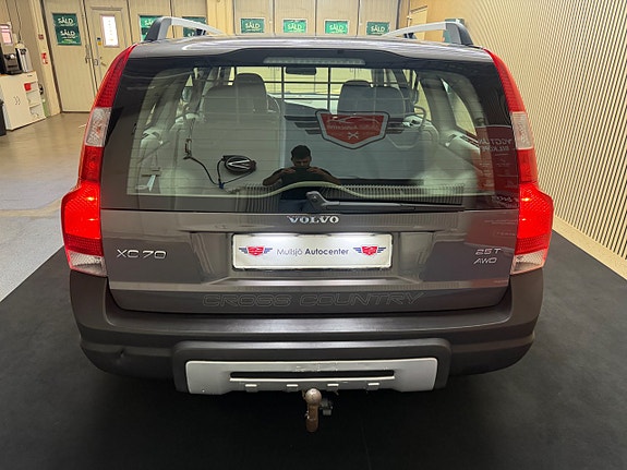 Volvo XC70 4 of 16