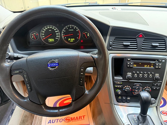 Volvo XC70 13 of 16