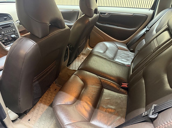 Volvo XC70 8 of 16
