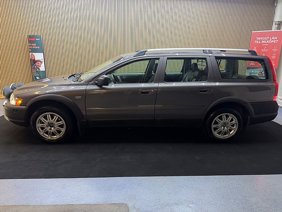 Volvo XC70 2 of 16