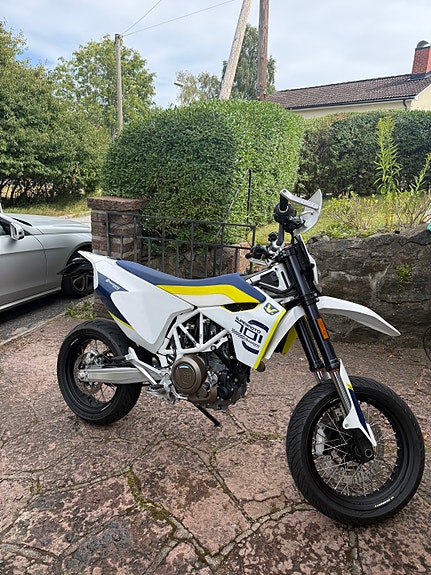 Husqvarna 701 SUPERMOTO A2 2 of 6