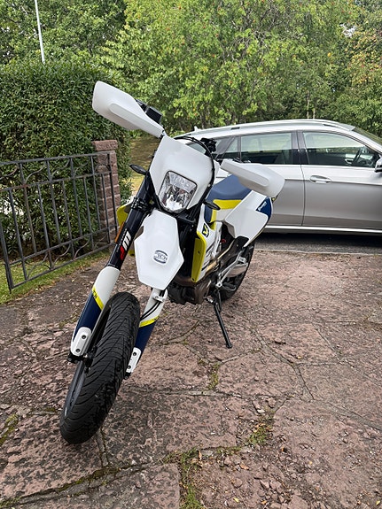 Husqvarna 701 SUPERMOTO A2 3 of 6