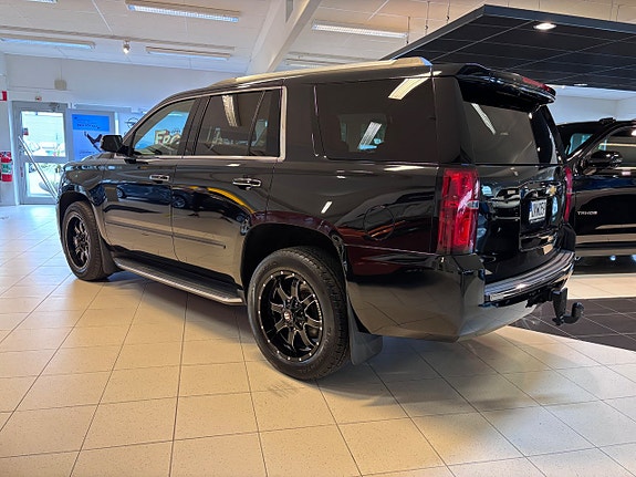 Chevrolet Tahoe 2 of 17