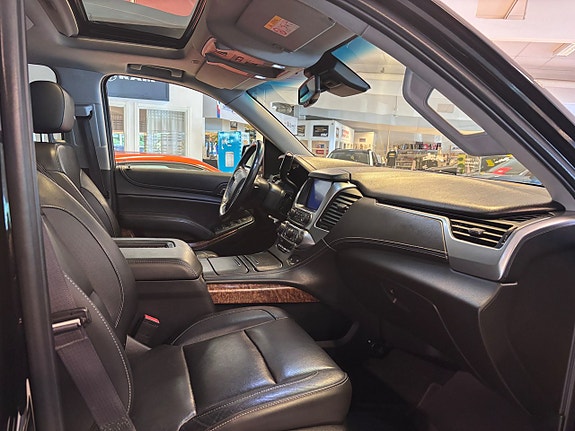 Chevrolet Tahoe 12 of 17