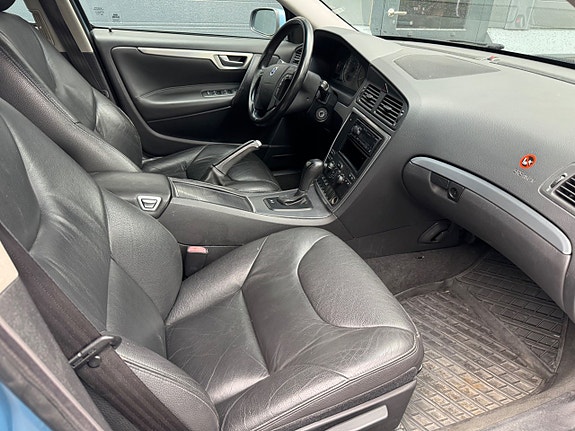 Volvo V70 4 of 5